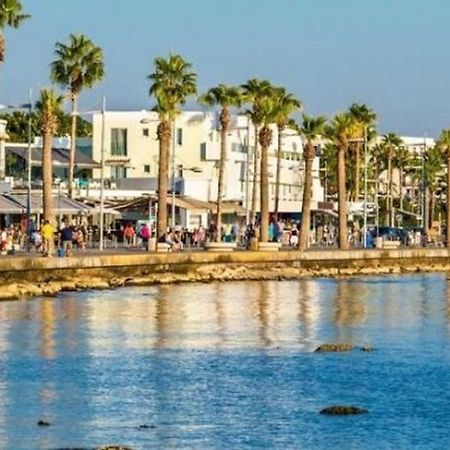 Poseidon 51 - Beachfront Two Bedroom Apartment Paphos 外观 照片