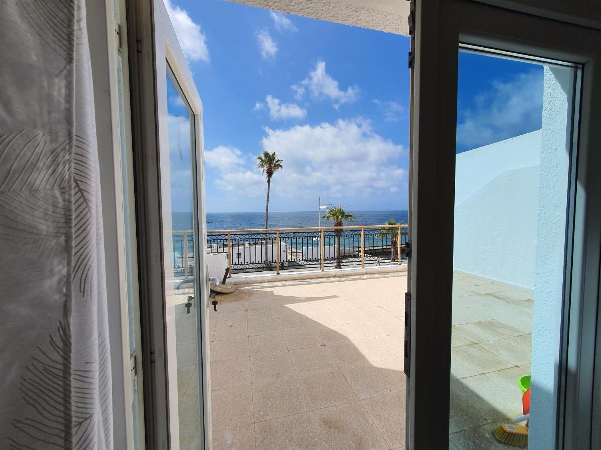 Poseidon 51 - Beachfront Two Bedroom Apartment Paphos 外观 照片