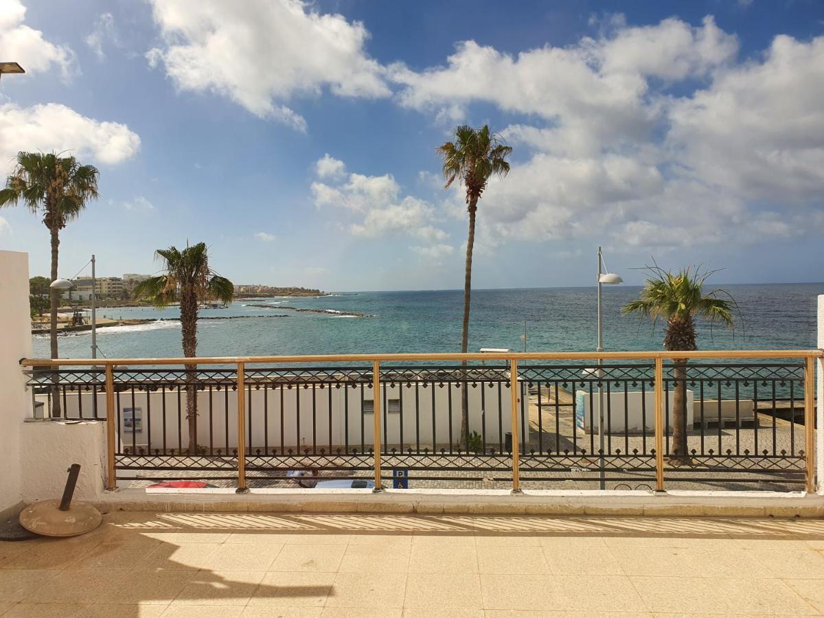 Poseidon 51 - Beachfront Two Bedroom Apartment Paphos 外观 照片