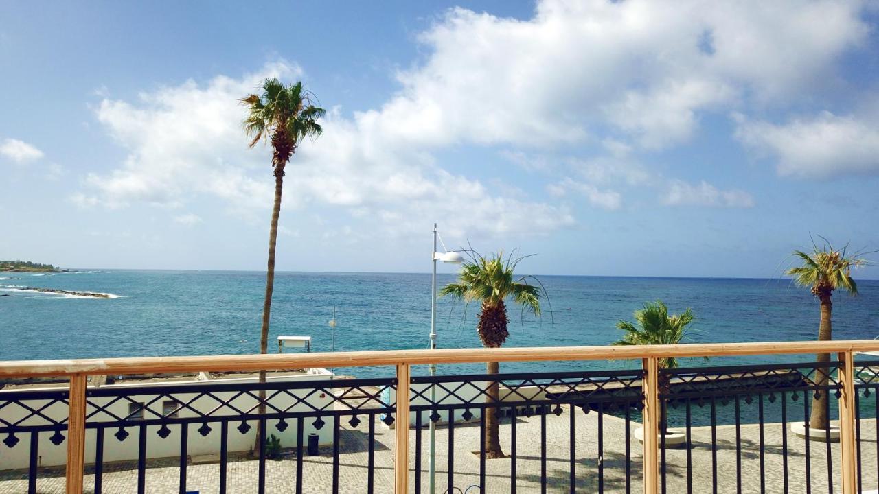 Poseidon 51 - Beachfront Two Bedroom Apartment Paphos 外观 照片