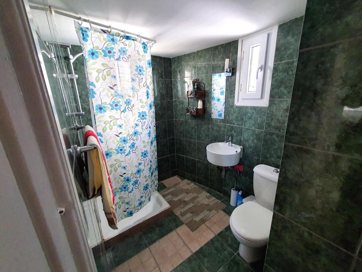 Poseidon 51 - Beachfront Two Bedroom Apartment Paphos 外观 照片