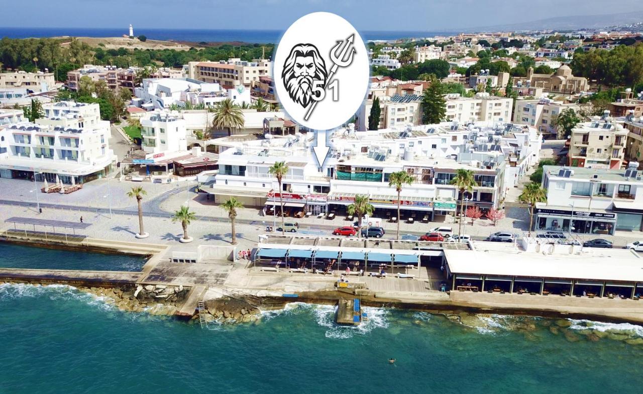 Poseidon 51 - Beachfront Two Bedroom Apartment Paphos 外观 照片