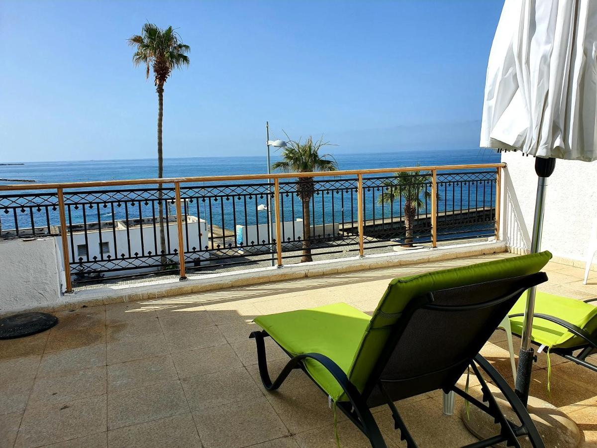 Poseidon 51 - Beachfront Two Bedroom Apartment Paphos 外观 照片